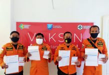 Personil Basarnas Ternate Jalani Vaksinasi Tahap Awal