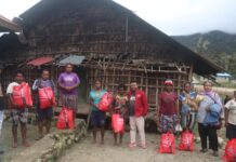 Bantu Warga Kampung Anggi Gida dengan Bama, Filep Wamafma: Semoga Bermanfaat Bagi Masyarakat