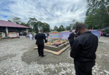 Ribuan Orang Antar Jenazah Wagub Papua ke Peristirahatan Terakhir