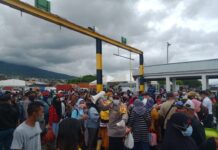 Kerumunan di Pelabuhan Penyeberangan ASDP Ternate, Dimana Satgas Covid-19?