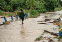 Hujan Deras, Jalan Utama Rindam Momi Waren Tertutup Lumpur & Air