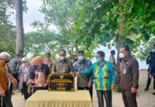 Wamendes PDTT Resmikan Taman Baca Desa Digital Pertama di Sorong