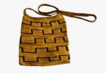 Mama Papua di Perbatasan Buat Kerajinan Tangan Noken Khas Papua