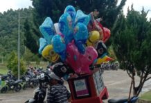 Dagangan Para Pedagang Kecil Laris Saat Nobar Pelantikan Bupati Bintuni