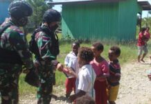 Pamtas Yonif 403/WP Wujudkan Desa ASRI di Perbatasan RI-PNG