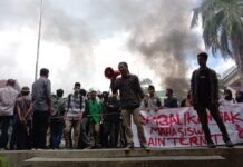 Dinilai Tidak Mampu, Rektor IAIN Ternate Di Demo Mahasiswa