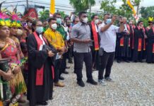 Filep Wamafma Dampingi Gubernur Resmikan GKI Bahtera Pasirido
