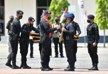 Redam Konflik di Pulau Haruku, Dankorbrimob Ganjar Penghargaan Untuk Dansatbrimob Maluku