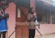 Kecewa Proses Belajar-Mengajar Tak Efektif, Warga Palang Ruang Guru SD YPPK Santa Monika Bori Maybrat