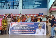 Kepala Suku Biak Papua Barat Sambut Pj Walikota Sorong George Yarangga dengan Adat Biak
