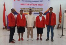 Filep Wamafma Lantik Badan Pengurus PMK STIH Manokwari