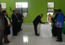 Pdt Ferdinan Tulus Lantik Alat-Alat Kelengkapan Badan Pekerja Klasis Kabupaten Teluk Bintuni