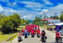Konvoi Dies Natalis, STIH Manokwari Kelas Momi Waren ‘Merahkan’ Sepanjang Jalan Ransiki Mansel
