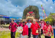 Tiba di Kampus STIH B Prafi, Filep dan Rombongan Disambut Adat Jawa
