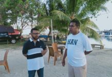 Tak Sengaja Jumpa Bupati Biak, Senator Filep: Sesama Anak Papua Saling Dukung Kemajuan Biak Numfor