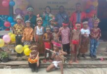 Ragam Budaya se-Nusantara Warnai Pentas Seni Tahunan KB Bina Kasih dan TK YPK Laheroi Steirira