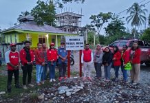 Didampingi Petrus Makbon, Filep Wamafma Gunting Pita Papan Nama Mushola Nurul Huda Sidey Baru