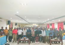Kampanye di Bintuni Kota, Filep Wamafma Sampaikan Keberhasilan 1 Periode di DPD RI Bagi Masyarakat dan Pemerintah