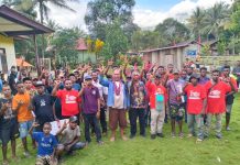 Masyarakat 13 Kampung Dataran Isim dan Tahota Nyatakan Dukungan untuk Filep Wamafma dan Dominggus Mandacan