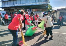 Ikuti Pawai Budaya, Tim Relawan HUT PI Lakukan Aksi Bersih-Bersih Sampah di Sepanjang Jalan