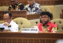 Apresiasi Pemkab Serahkan Kompensasi Bagi Suku Sumuri, Senator Filep Tekankan Hal Ini
