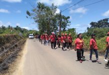 Dominggus Mandacan Apresiasi Relawan JasMerah Sigap Bersihkan Sampah Usai Pendaftaran di KPU Papua Barat