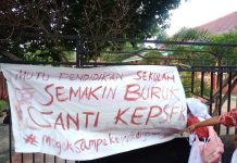 Diduga Tidak Transparan Soal Dana Sekolah, Kepsek SDN 1 Ternate Didemo