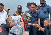 Deklarasi Terbuka di Kampung Mandiwa dan Ubia Kaimana, Dominggus Mandacan Ajak Masyarakat Pilih DOAMU