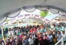 Ribuan Masyarakat Hadiri Pengukuhan dan Deklarasi Paslon DOAMU di Kaimana