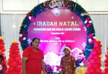 Anak-anak dan Remaja Sekolah Minggu Jemaat Steirira Bintuni Ikuti Ibadah Natal dengan Khidmat