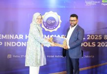 STIH Manokwari Terima Dua Penghargaan Sekaligus di Jakarta, Ini Kata Dr. Filep Wamafma