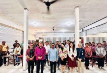 Salurkan Beasiswa, Senator Filep Dorong Mahasiswa Universitas Caritas Bijak Kelola dan Fokus Studi