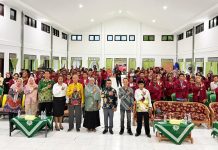 Filep Wamafma Salurkan Beasiswa KIP K ke Mahasiswa UMPB