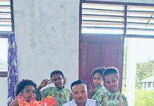 Kisah Pengabdian Guru Suwarno di Pedalaman Papua