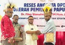 Kunjungi DAP Mbaham Matta, Senator Filep Harap Penyaluran 10 Persen DBH Migas ke MA Diimplementasikan