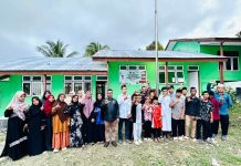 Kunjungi Fakfak, Senator Filep Serap Aspirasi dan Serahkan Bantuan di MTSS Al Fath Hidayatullah