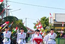 13 Paskibaraka SMA Negeri 29 Halsel Sukses Kibarkan Merah Putih di Kayoa Utara